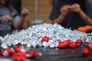 key club members working on kiss a senior goodbye service project